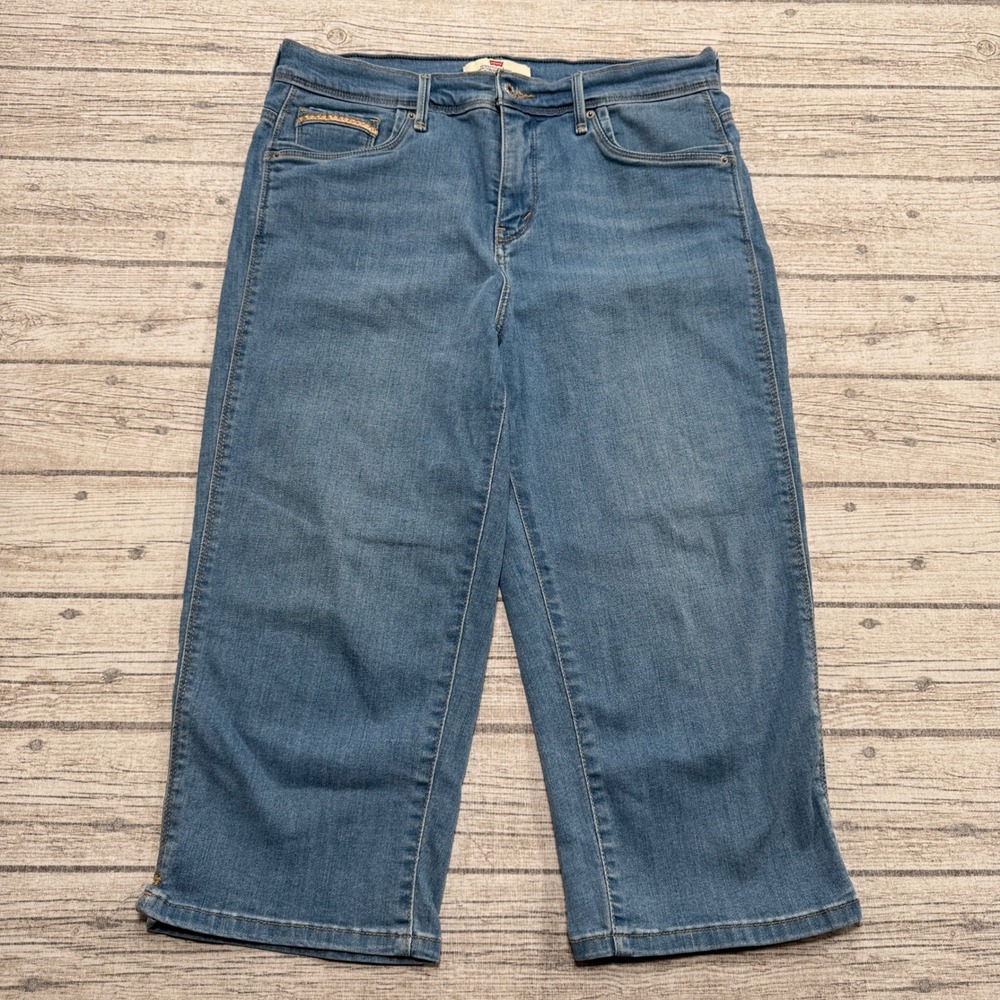 Levi's Capri Jeans Women's 32 Blue Medium Wash Cropped Denim Relaxed Embellished